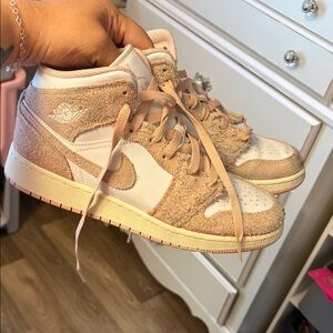 Nike Youth Sneakers will  need to be clean  due to marks on toes